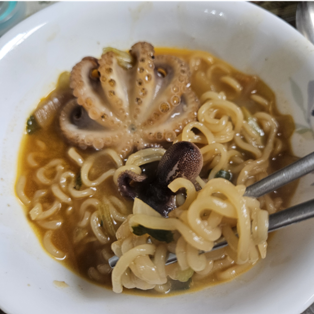 쭈꾸미라면 끓이기 완벽 가이드|매콤한 국물 라면 레시피 공개