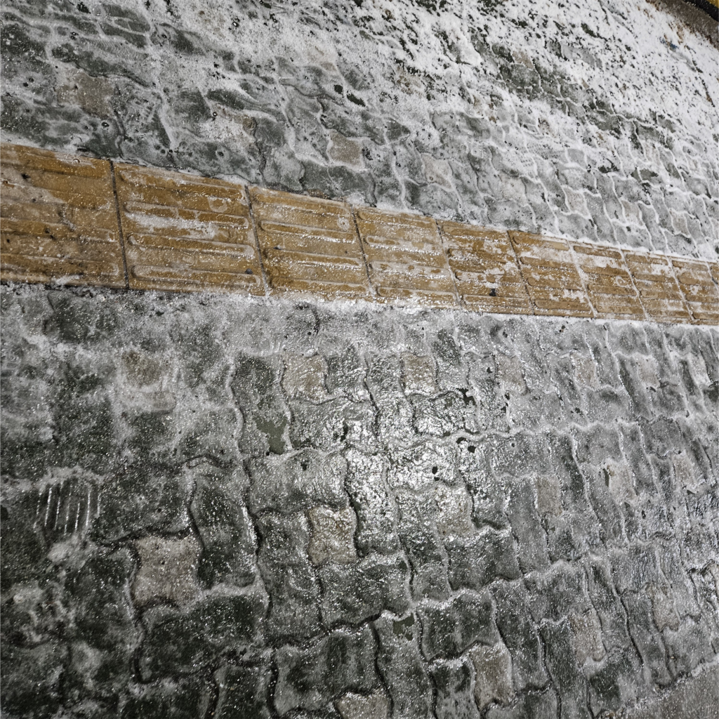 빙판길 낙상 예방법 총정리 눈 온 다음날 더 위험한 얼음길, 안전 신발과 보행법